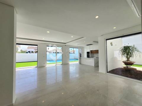 Moradia Isolada T4 com piscina - Azeitão