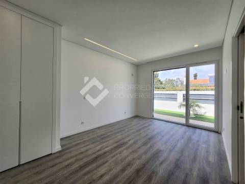 Moradia Isolada T4 com piscina - Azeitão