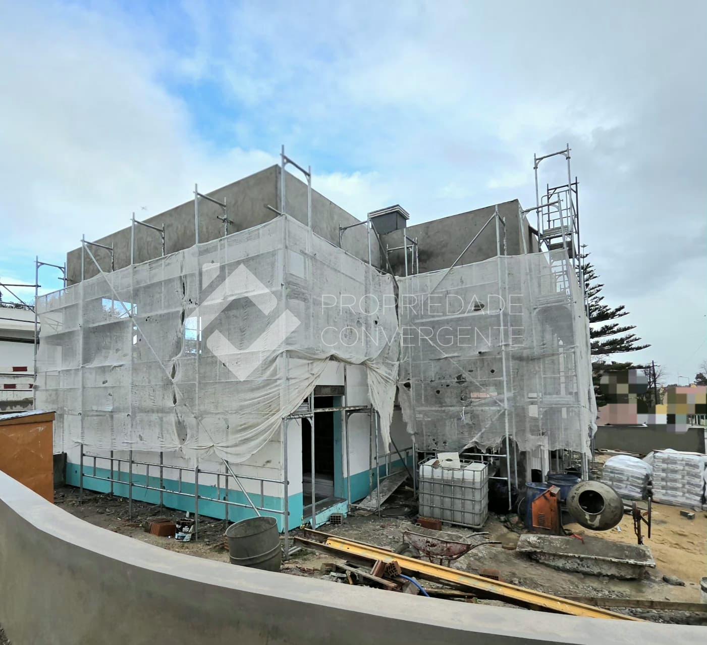 Moradia T4 com piscina - Charneca de Caparica