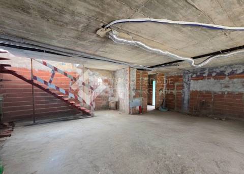 Moradia T4 com piscina - Charneca de Caparica