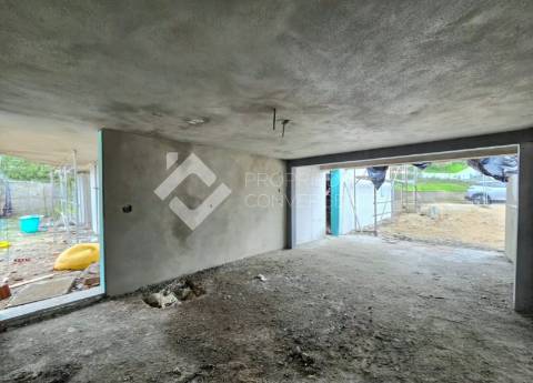 Moradia T4 com piscina - Charneca de Caparica