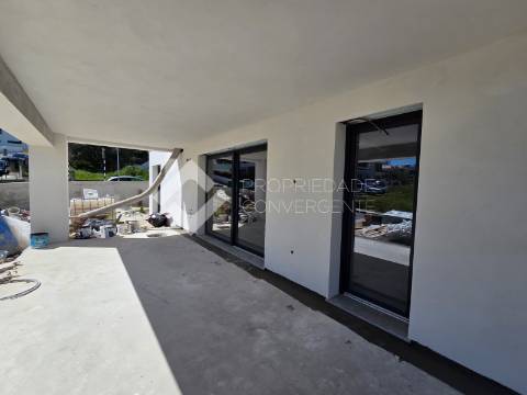 Moradia T4 com piscina - Charneca de Caparica