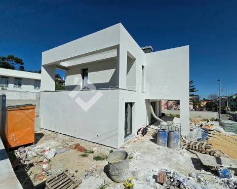 Moradia T4 com piscina - Charneca de Caparica