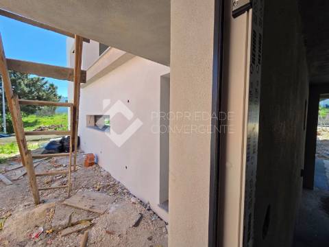 Moradia T4 com piscina - Charneca de Caparica