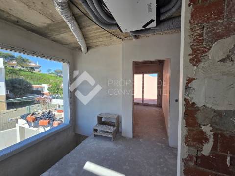 Moradia T4 com piscina - Charneca de Caparica