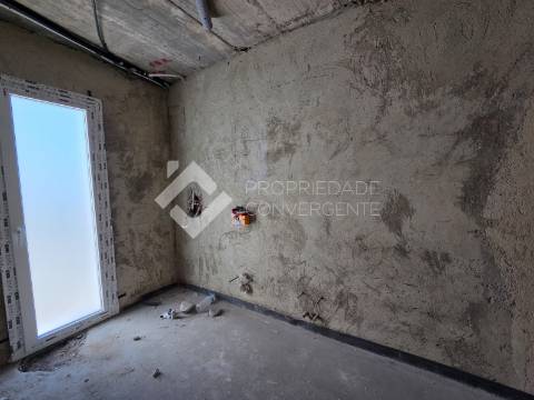 Moradia T4 com piscina - Charneca de Caparica