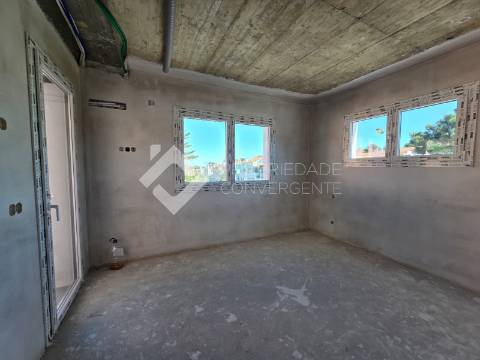 Moradia T4 com piscina - Charneca de Caparica