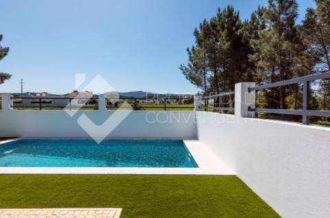 Moradia Isolada Térrea T3 com piscina - Fernão Ferro