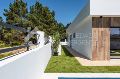 Moradia Isolada Térrea T3 com piscina - Fernão Ferro