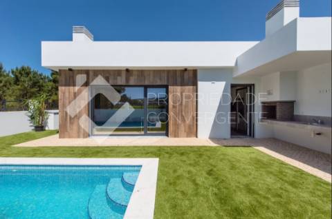 Moradia Isolada Térrea T3 com piscina - Fernão Ferro