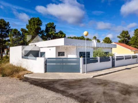 Moradia Isolada Térrea T3 com piscina - Fernão Ferro