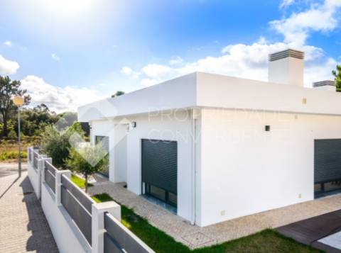 Moradia Isolada Térrea T3 com piscina - Fernão Ferro