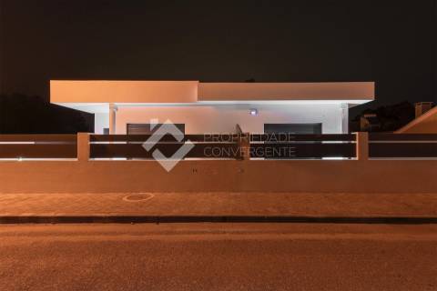 Moradia Isolada Térrea T3 com piscina - Fernão Ferro