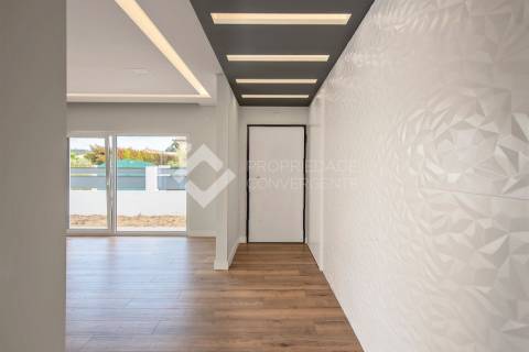 Moradia Isolada Térrea T3 com piscina - Fernão Ferro