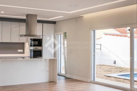 Moradia Isolada Térrea T3 com piscina - Fernão Ferro