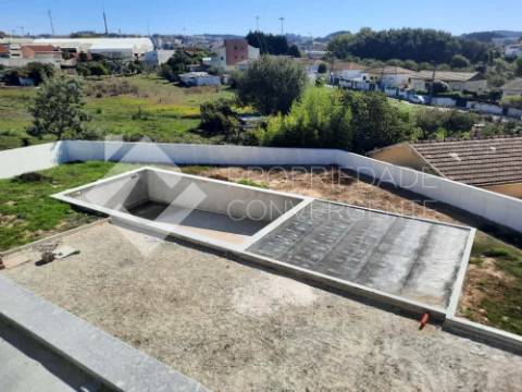 Moradia T4 com piscina - Vila Nova de Gaia