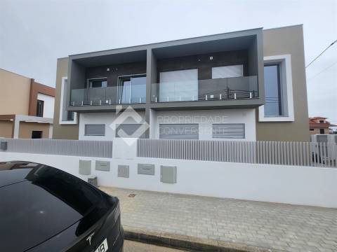 Moradia Geminada T3 com piscina - Pinhal do General