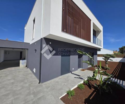 Moradia Isolada T4 com piscina - Azeitão