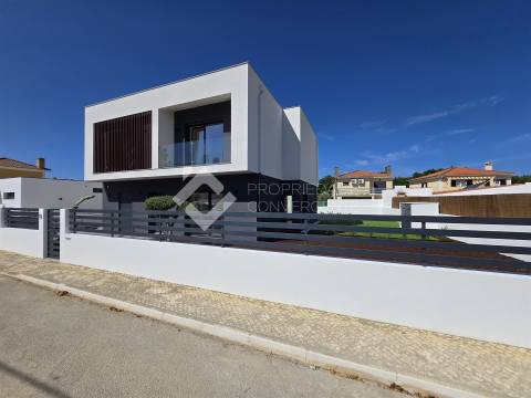 Moradia Isolada T4 com piscina - Azeitão