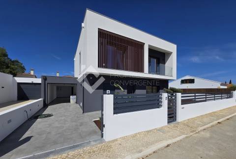 Moradia Isolada T4 com piscina - Azeitão