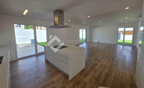 Moradia Isolada T4 com piscina - Azeitão