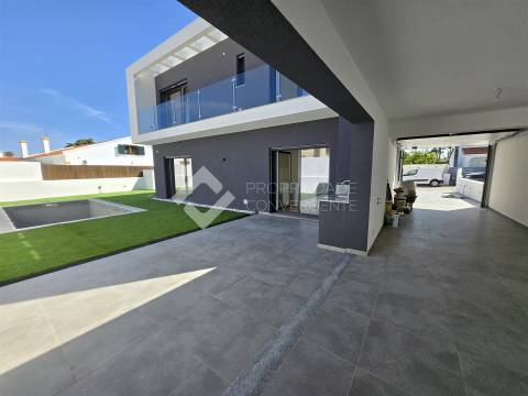 Moradia Isolada T4 com piscina - Azeitão