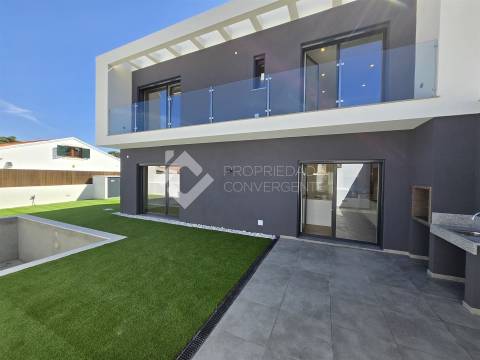 Moradia Isolada T4 com piscina - Azeitão