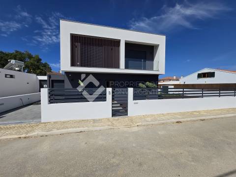 Moradia Isolada T4 com piscina - Azeitão