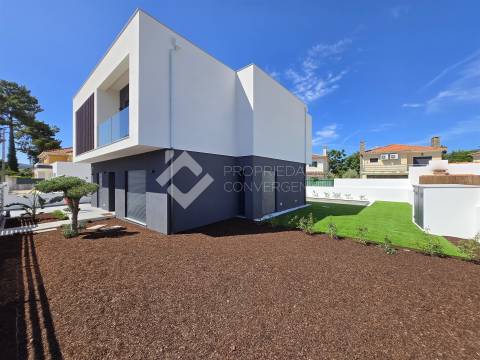 Moradia Isolada T4 com piscina - Azeitão