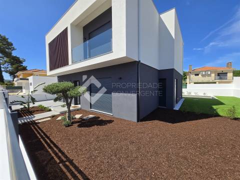 Moradia Isolada T4 com piscina - Azeitão