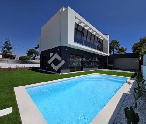 Moradia Isolada T4 com piscina - Azeitão