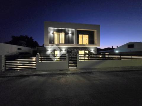 Moradia Isolada T4 com piscina - Azeitão