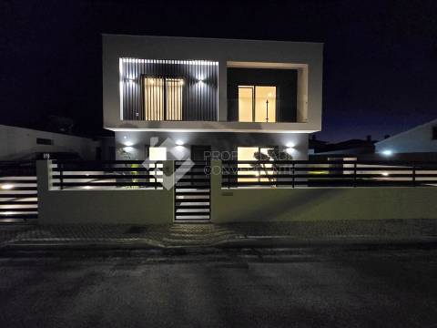 Moradia Isolada T4 com piscina - Azeitão