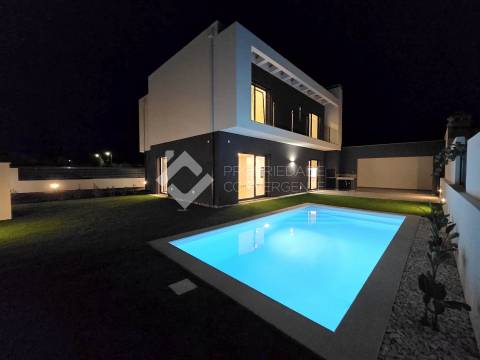 Moradia Isolada T4 com piscina - Azeitão