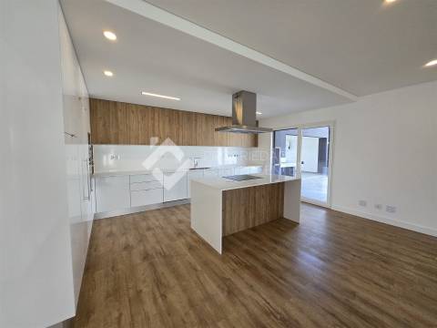 Moradia Isolada T4 com piscina - Azeitão