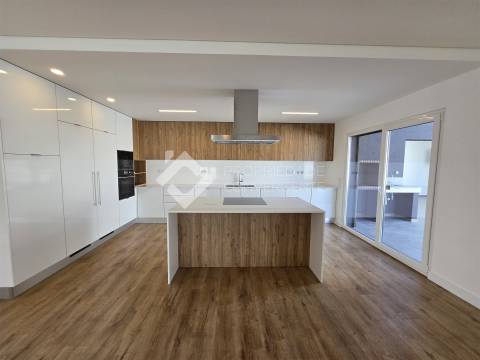 Moradia Isolada T4 com piscina - Azeitão