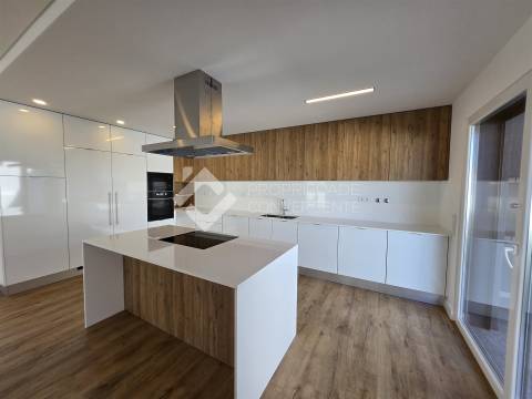 Moradia Isolada T4 com piscina - Azeitão