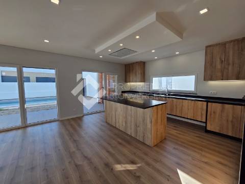 Moradia Isolada T3 com piscina - Azeitão