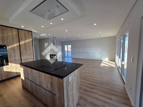 Moradia Isolada T3 com piscina - Azeitão