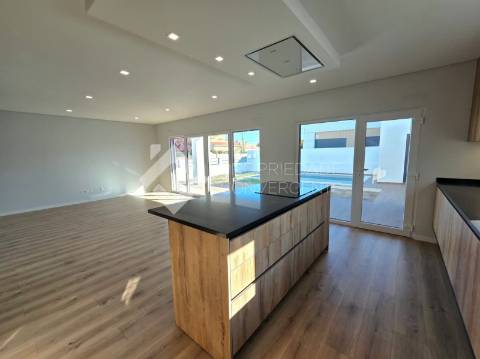 Moradia Isolada T3 com piscina - Azeitão