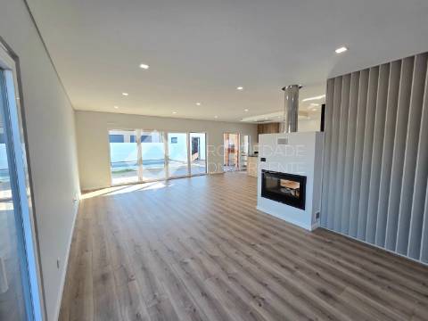 Moradia Isolada T3 com piscina - Azeitão