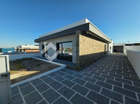 Moradia Isolada T3 com piscina - Azeitão