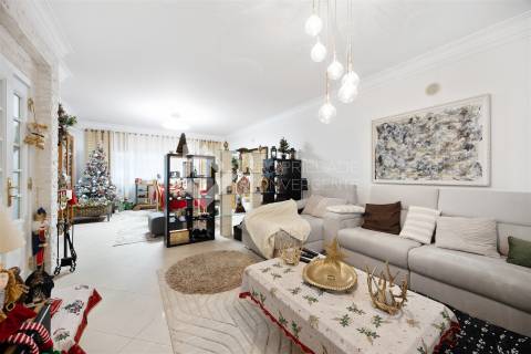 Moradia Isolada T4 com piscina - Azeitão