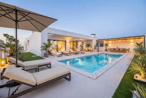 Moradia Isolada T4 com piscina - Azeitão