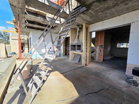 Moradia Isolada T5 com piscina - Azeitão