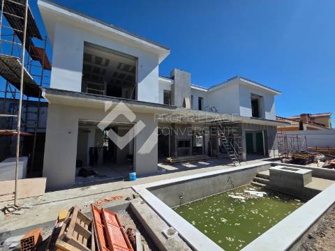 Moradia Isolada T5 com piscina - Azeitão