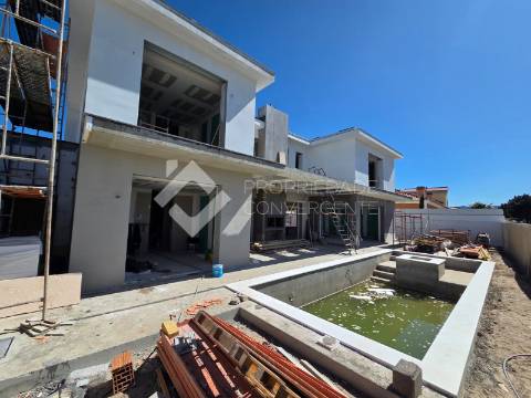 Moradia Isolada T5 com piscina - Azeitão