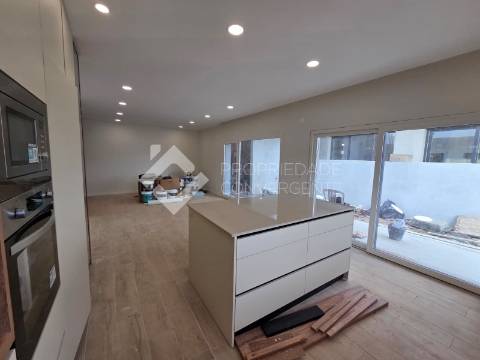 Moradia térrea T4 isolada - Palmela