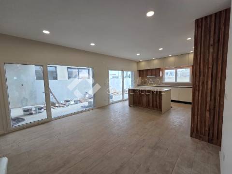 Moradia térrea T4 isolada - Palmela