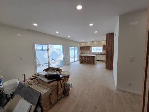 Moradia térrea T4 isolada - Palmela